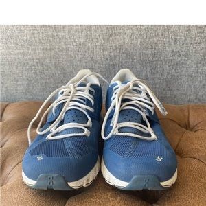 On Cloud Running 5 Blue and White Running Shoes 6.5